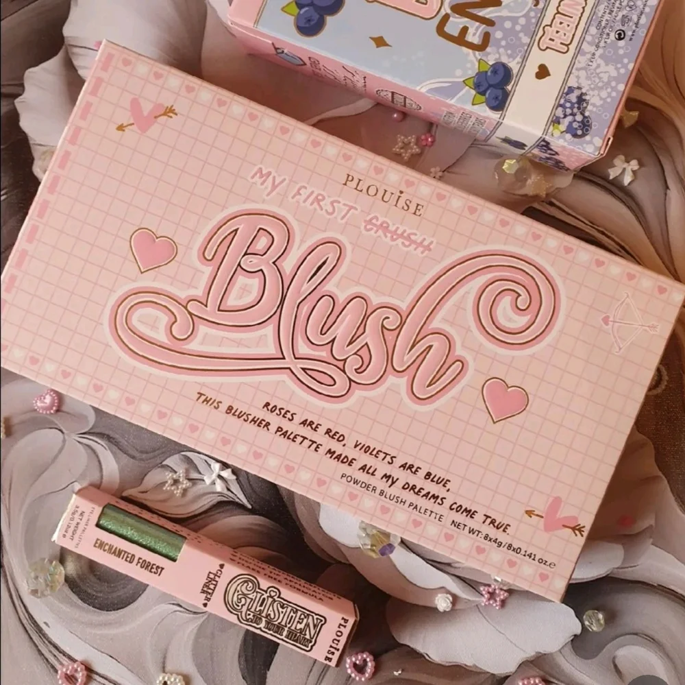 Plouise Heart-Shaped Blush Palette (Hot Pink, Baby Pink, Mauve, Peach, Coral)